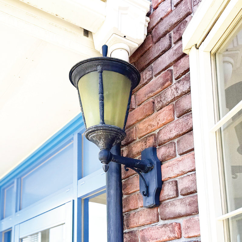 エントランス：ヴィンテージ瓦斯ランプ