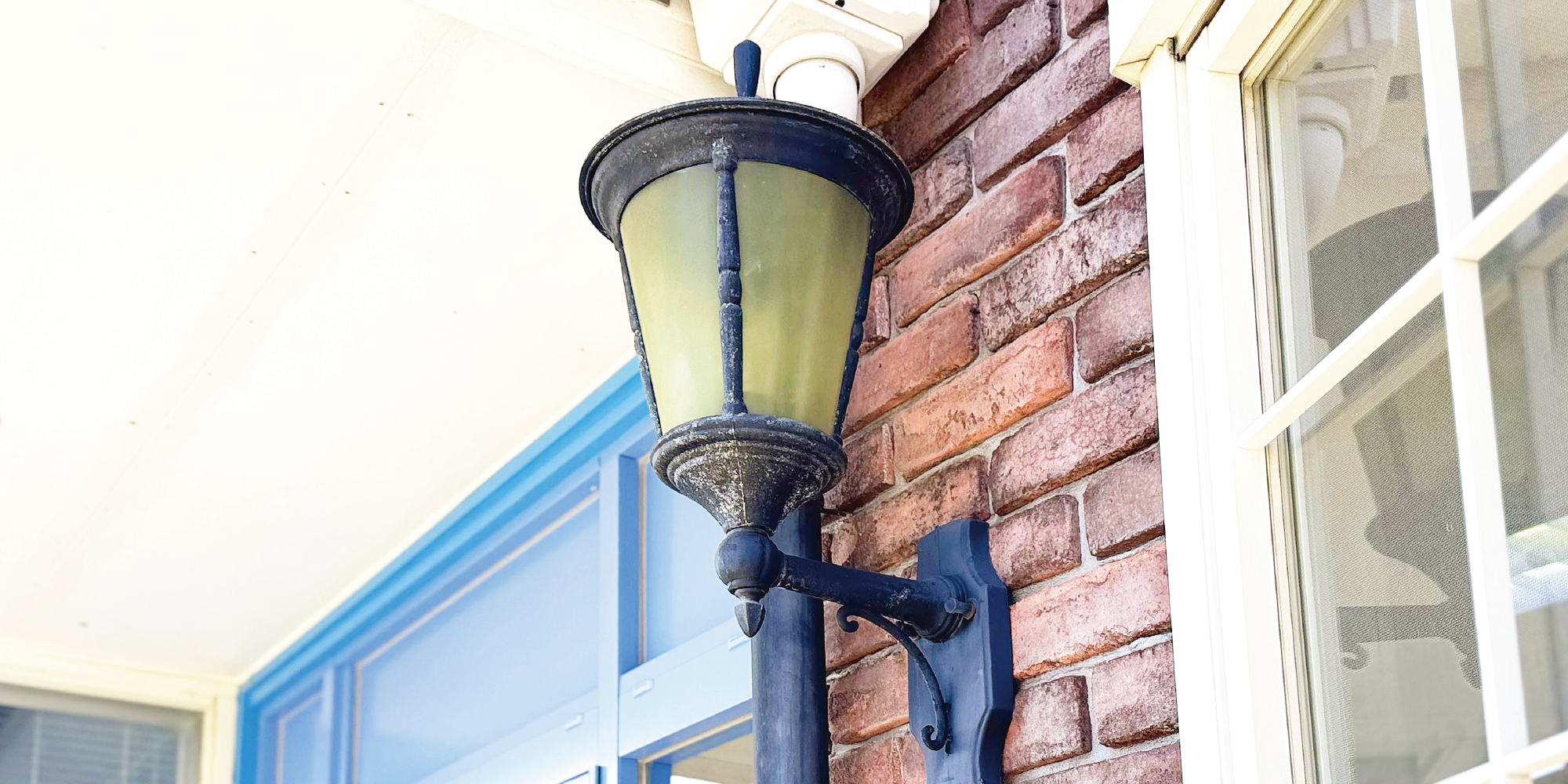 エントランス：ヴィンテージ瓦斯ランプ